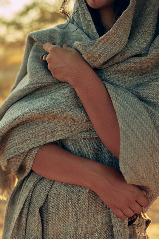 Großer Khadi-Wollschal >> Handgewebte Decke