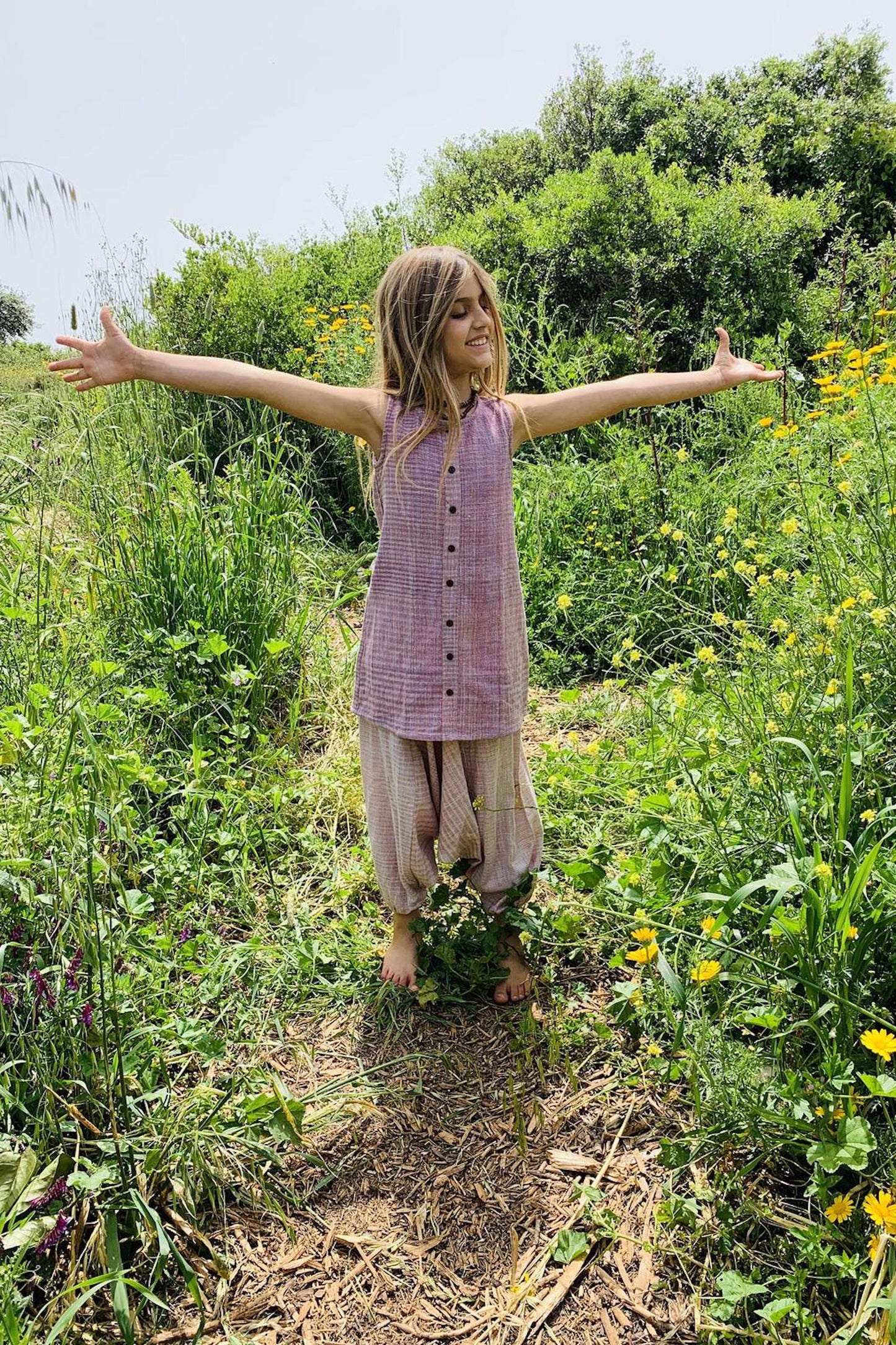 Kleid mit Kokosnussknöpfen ⋙ Handgewebte Khadi-Baumwolle