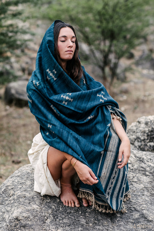 Gujarati Tribal Shawl ⋙ Handwoven Wool & Silk Shawl