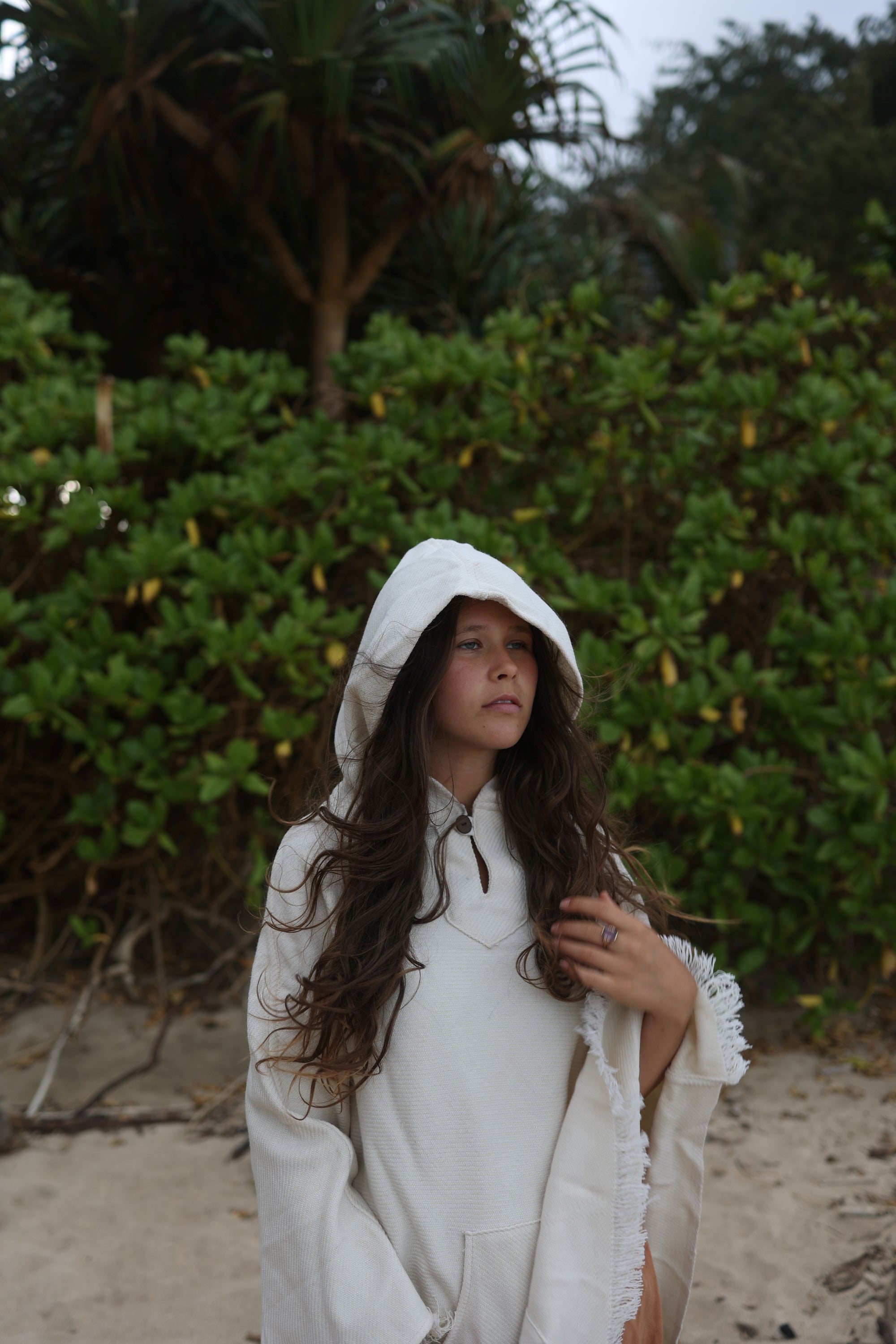ウール混　ella hoodie poncho (ivory) Wool Poncho with Hoodie ⋙ Unisex – Primitive Tribal Craft