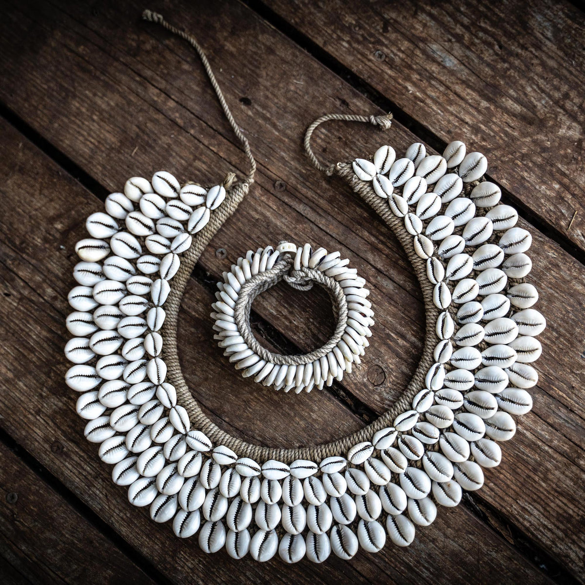 Papua Cowry Shells Necklace and Armband ๑