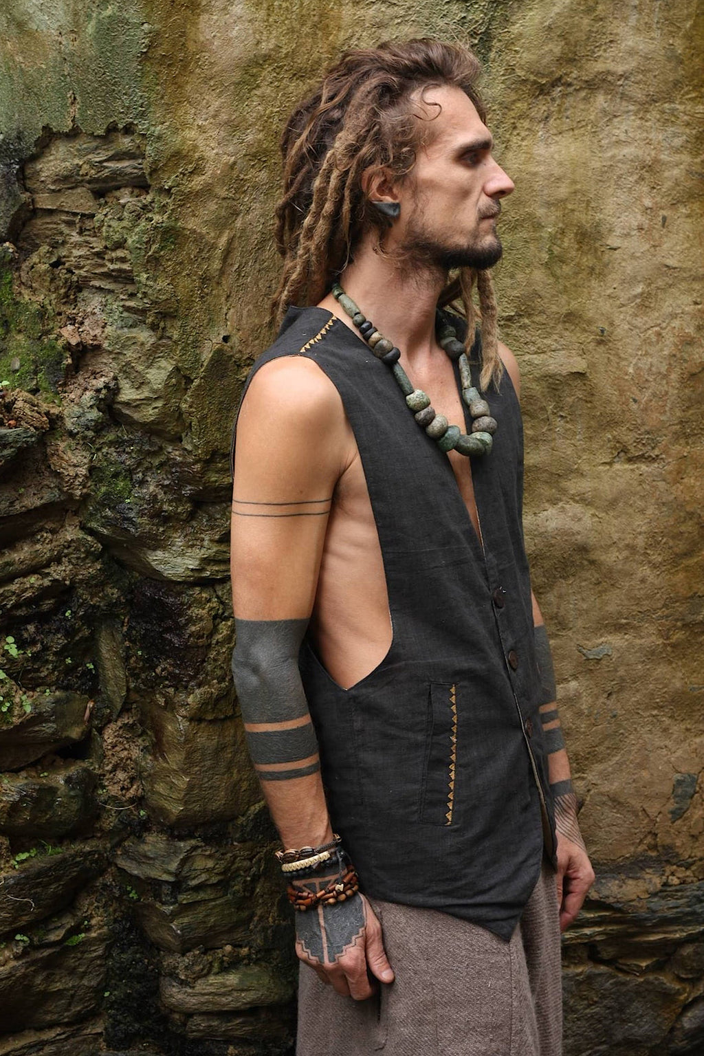 Black Embroidered Vest ⫸ Handwoven Cotton