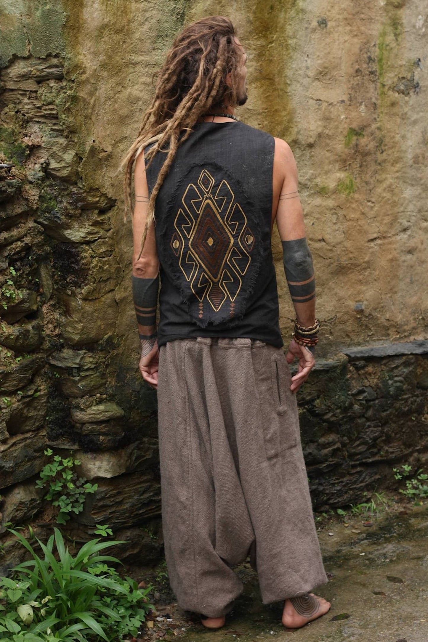 Black Embroidered Vest ⫸ Handwoven Cotton