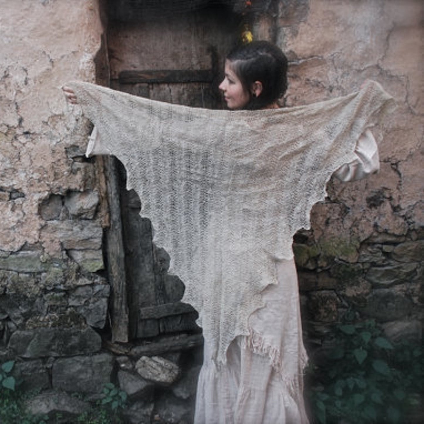 Wild Nettle Triangle Shawl «» Top «» Wrap Around