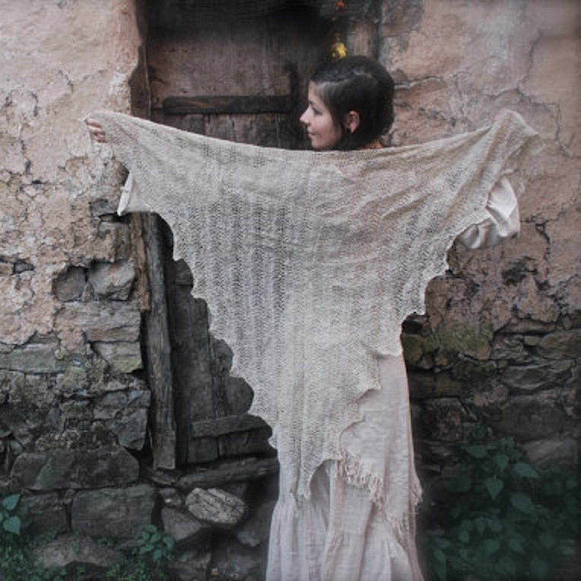 Wild Nettle Triangle Shawl «» Top «» Wrap Around