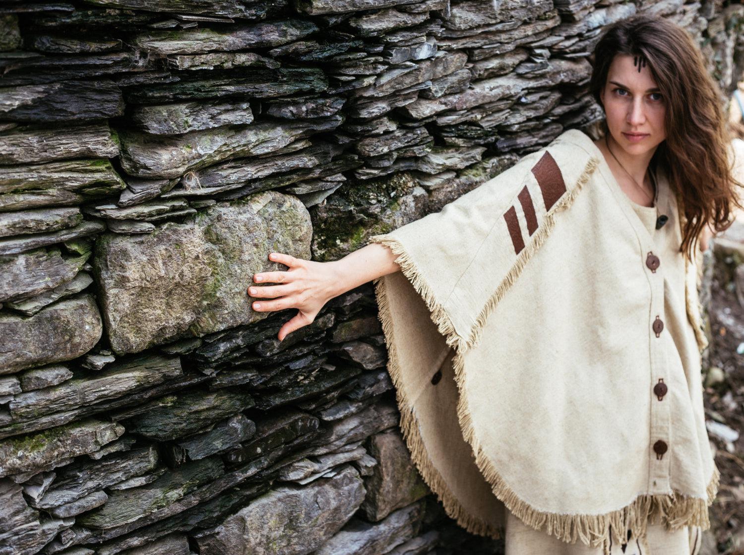 Poncho ~ Natural raw silk ~ Snake pattern ~